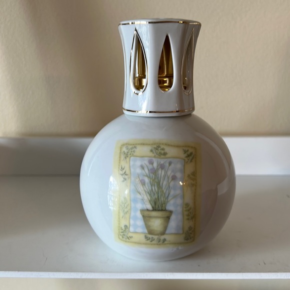 OIL DIFFUSER - Picture 2 of 5